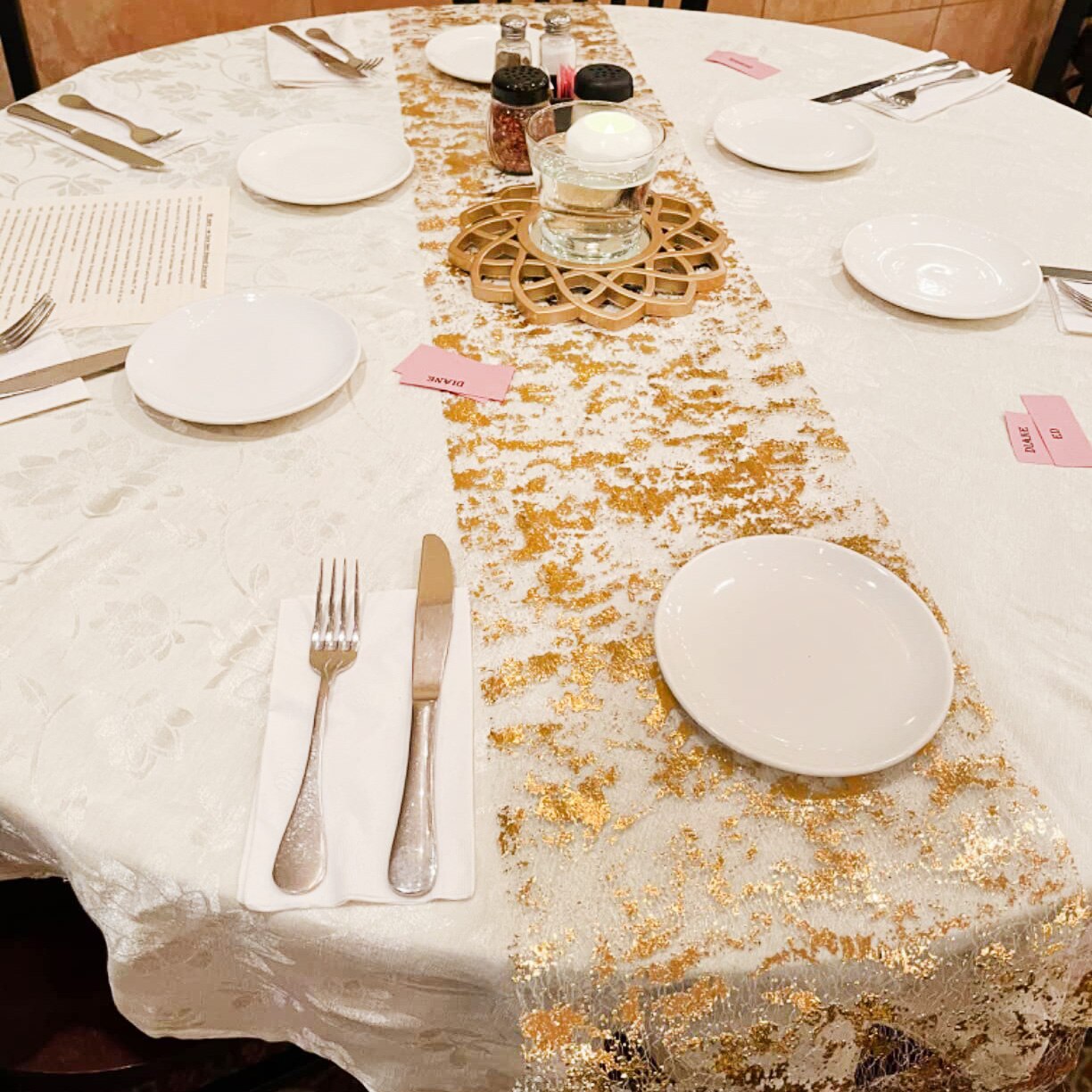Sparkle Metallic Gold Thin Tab - огляд і ціна Christmas Table Runner